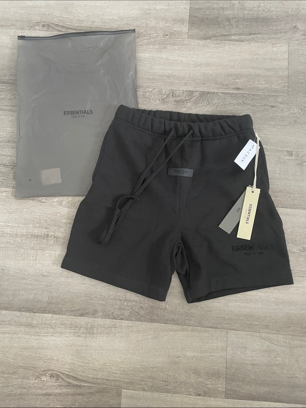 AUTHENTIC fear of God essentials black men’s small shorts